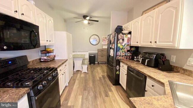 Building Photo - 925 Shenkle Dr