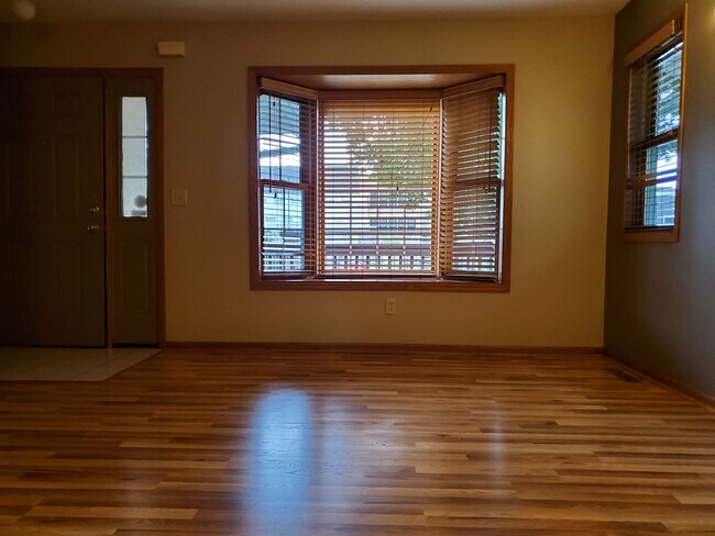 Building Photo - Elliot Park Minneapolis, Stand Alone House, Updated and Eco-friendly
