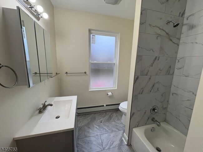 Building Photo - 786 S Main St