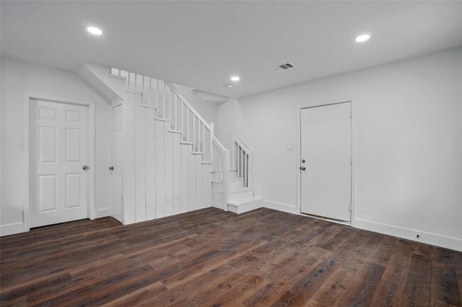 Building Photo - 1106 Winnie St