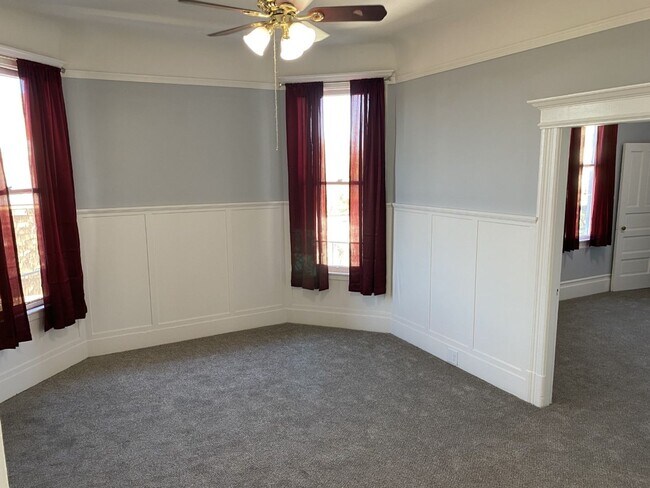 Building Photo - 2 Bedroom, 1 Bath Plus Office