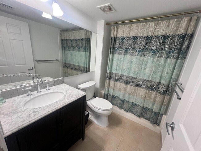 Building Photo - 1155 Brickell Bay Dr