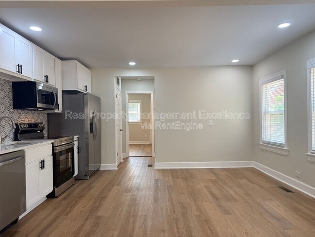 Building Photo - 114 E Club Blvd