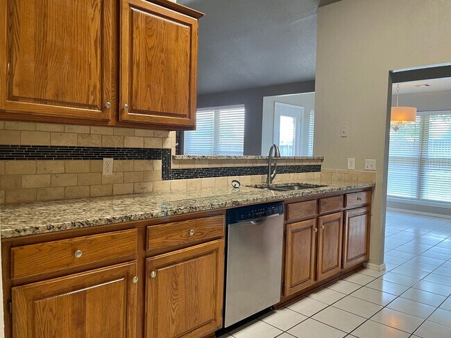 Building Photo - Spacious 3 bed 2 bath in Edmond!