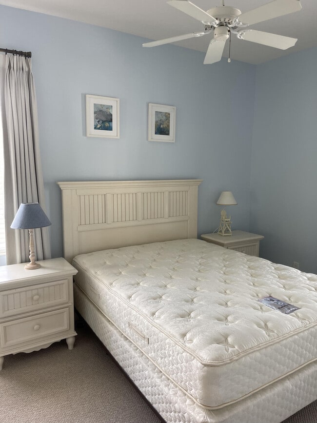 Building Photo - 1833 Dakota Dr