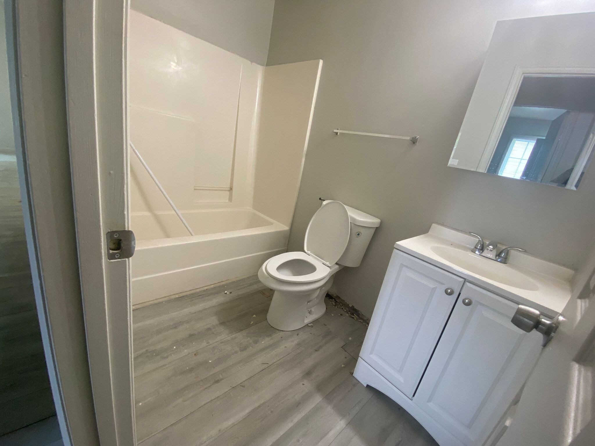 Building Photo - Room in Duplex on Beck St