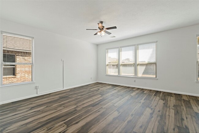 Building Photo - 25435 Autumn Woods Dr