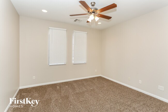 Building Photo - 9409 Hillside View Ct