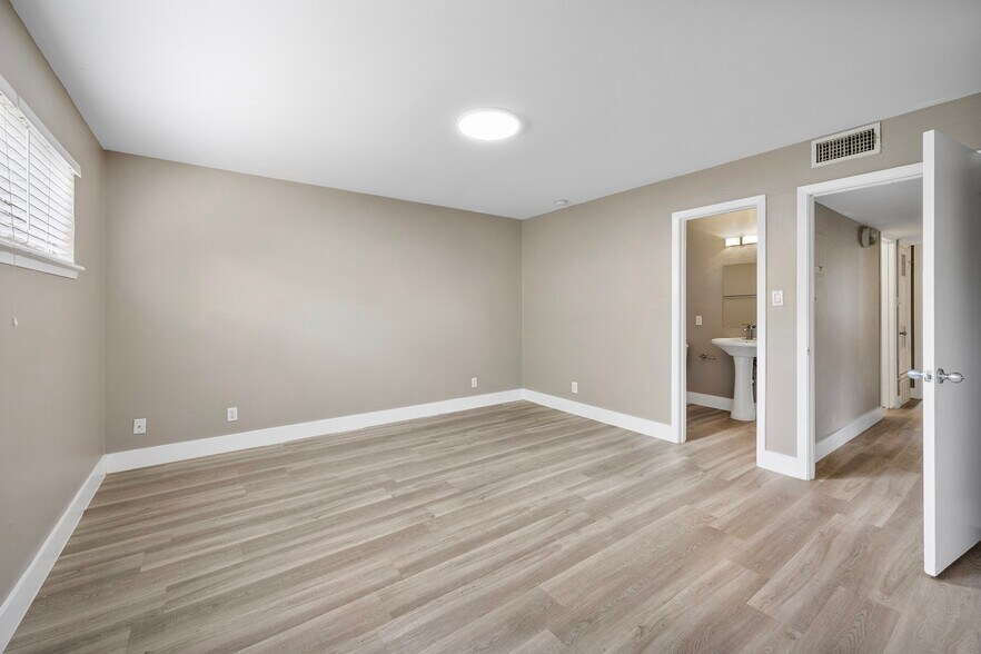 Master - 2303 East Side Dr
