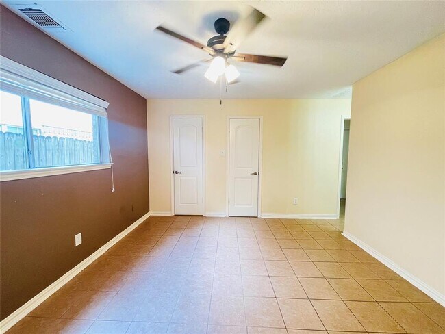 Building Photo - 2503 Radcliffe Dr
