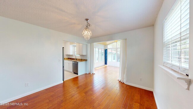 Building Photo - 421 7th Ave S