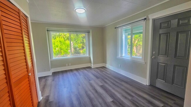 Building Photo - Charming 3-Bedroom Craftsman in Prime Seat...