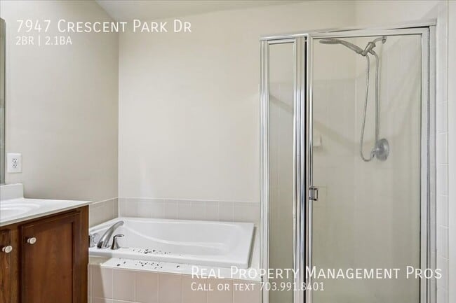 Building Photo - 7947 Crescent Park Dr