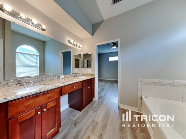 Building Photo - 4330 Marchmont Blvd