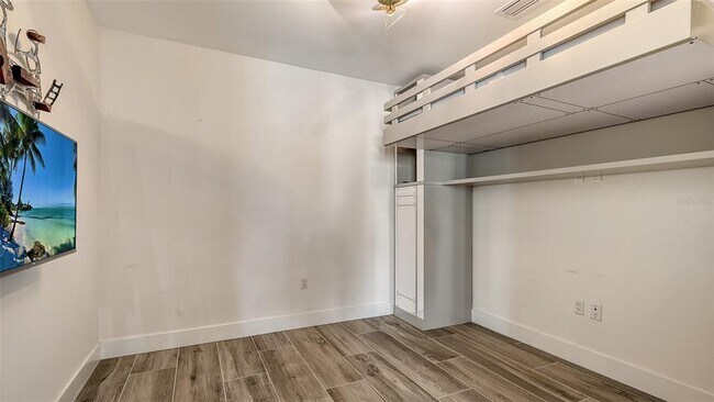 Building Photo - 111 S Pineapple Ave
