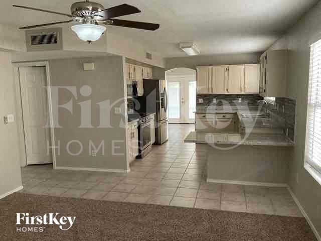 Building Photo - 7618 W Ironwood Dr