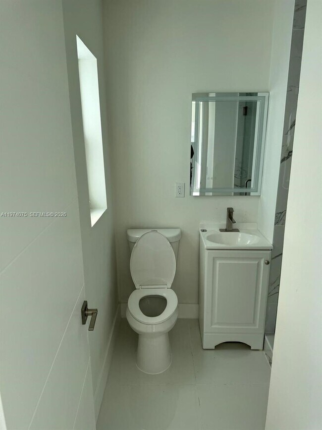 Building Photo - 1943 71st St