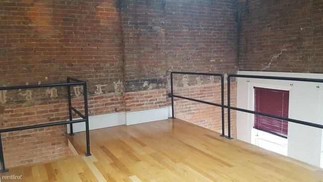 Building Photo - 1 br, 1 bath  - 206 W Michigan Ave