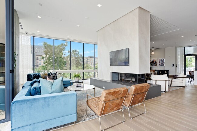 Building Photo - Premier Penthouse Suite at Seven 88 West Midtown-