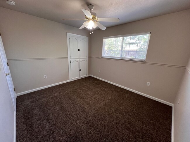 Building Photo - $2,250 Fowler & Shields, 3 Bedrooms - E Fe...