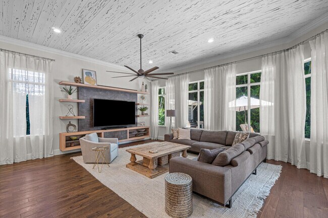 Building Photo - 2280 Queen Palm Rd