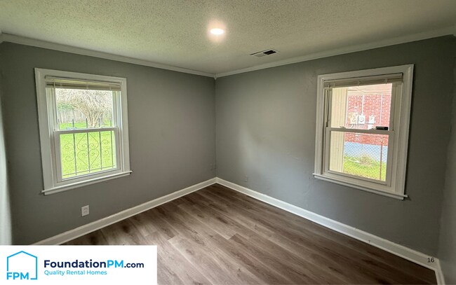 Building Photo - 2100 Worthington Cir