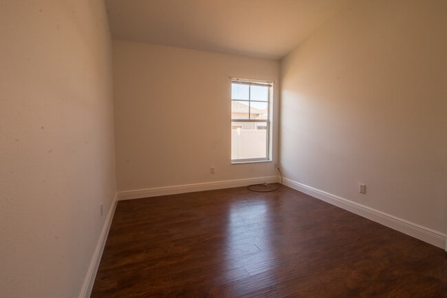 Building Photo - 661 Berwick Dr