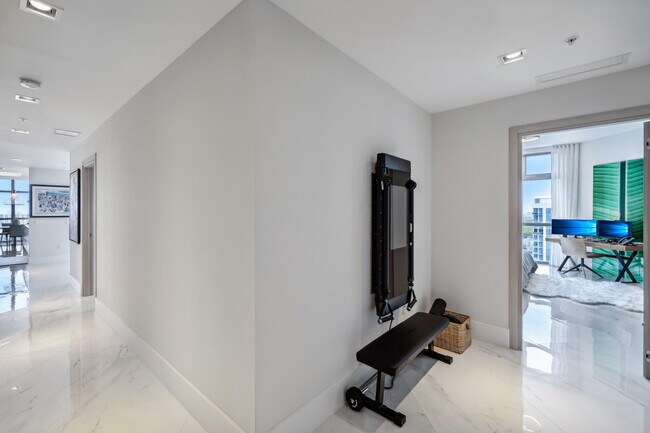 Building Photo - 17301 Biscayne Blvd