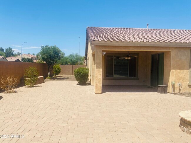 Building Photo - 453 W Lantana Pl