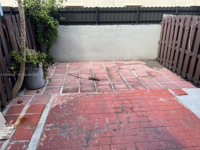 Building Photo - 110 SW 109th Ave