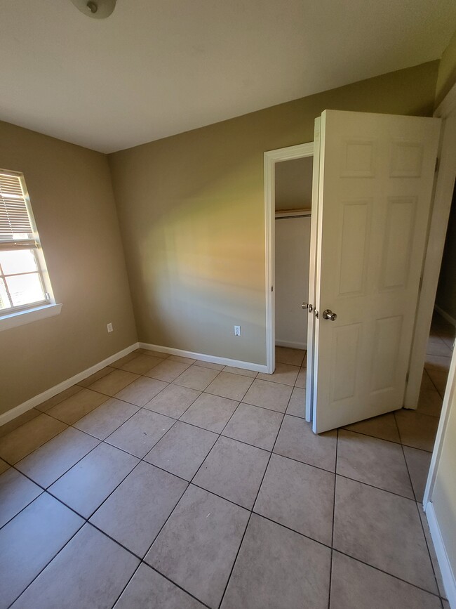 Building Photo - 9628 El Scott Ave