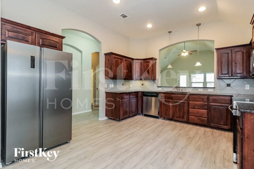 Building Photo - 500 Stone Crossing Ln