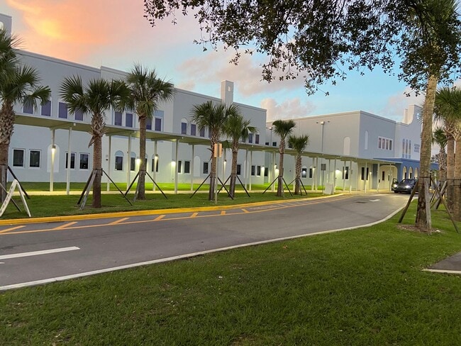 Building Photo - 1300 SW 13th St