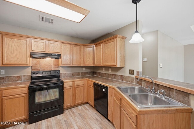 Building Photo - 1422 Southport Blvd