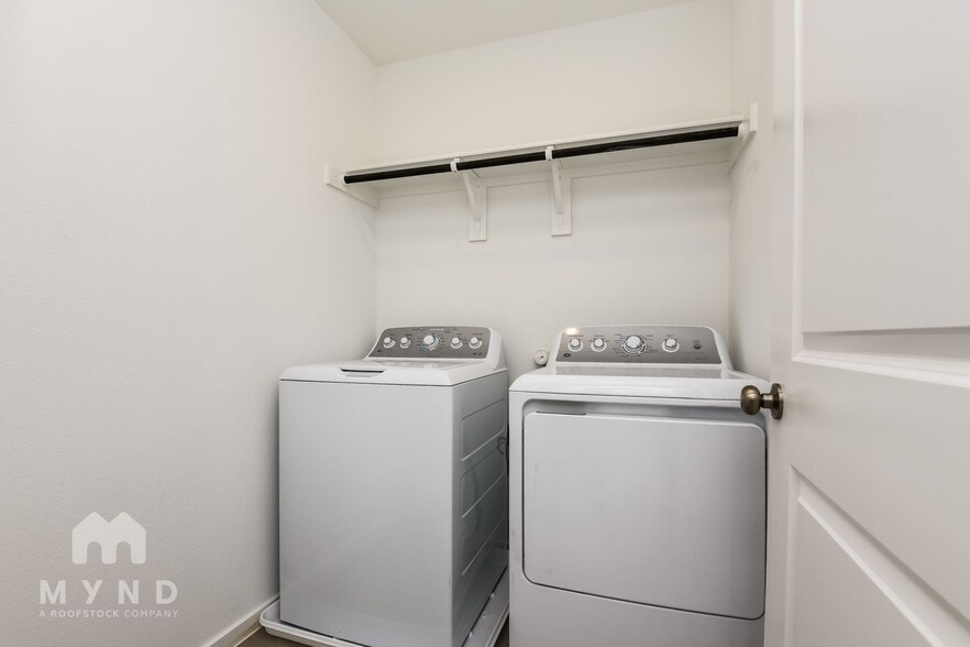 Building Photo - 2725 Ctr Crk Ln