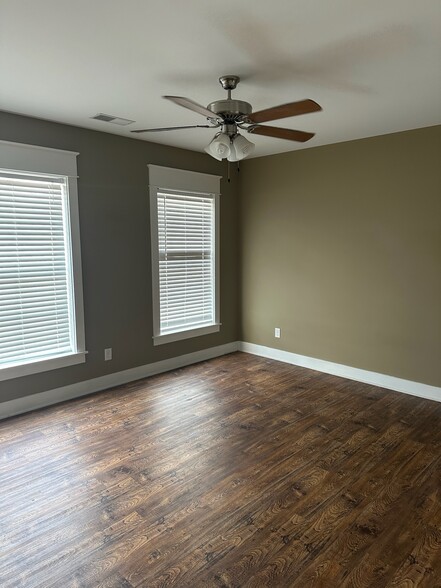 Building Photo - 112 Plum Aly