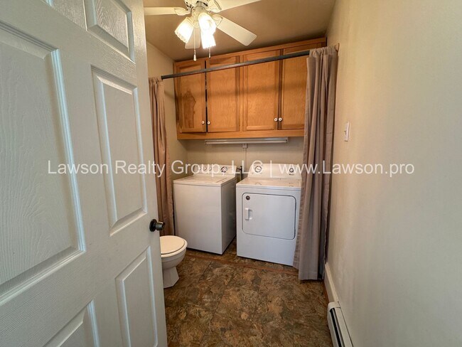Building Photo - Large Raleigh Court Home on a Corner Lot