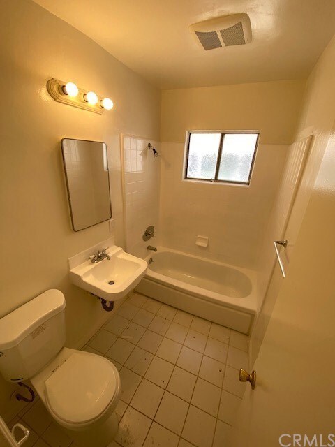 Building Photo - 3916 Kentucky Dr