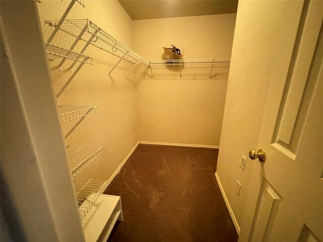 Building Photo - 3508 Blue Ridge Dr