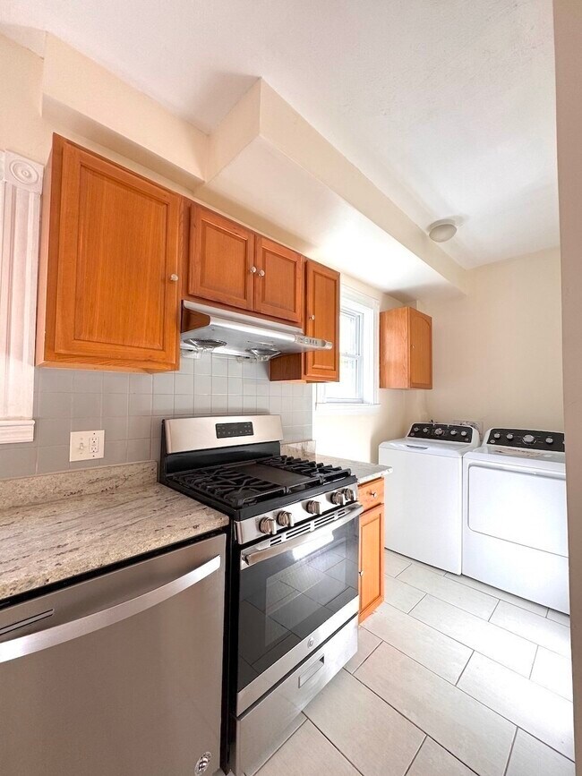 Building Photo - 59 Judson St