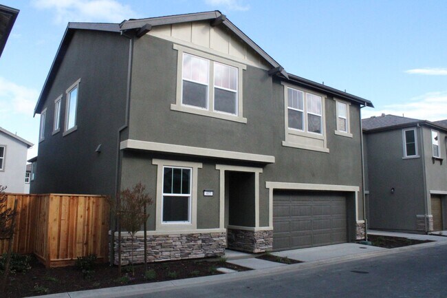 Building Photo - ***PENDING*** 4 Bedroom / 3 Bath House with Solar in San Marco Community-Close to Bart!