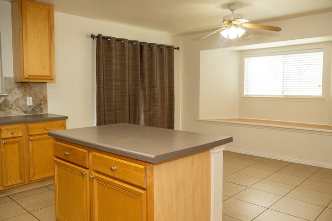 Building Photo - 1613 Apollo Cir