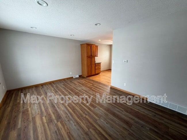 Building Photo - 205 2nd St NW