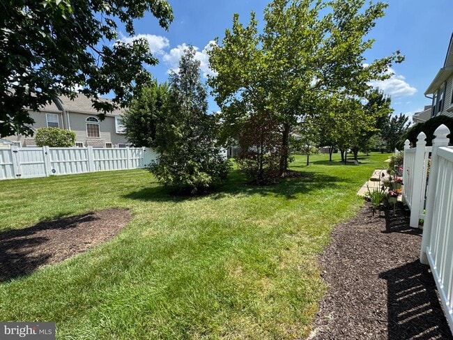 Building Photo - 807 Kirby Way