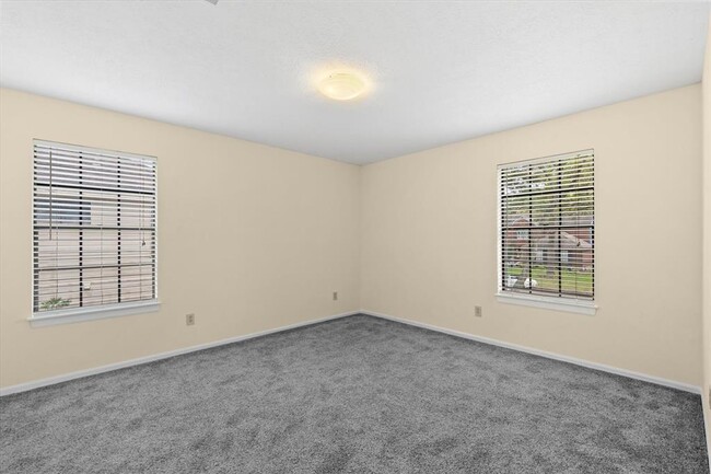 Building Photo - 3807 Forest Village Dr