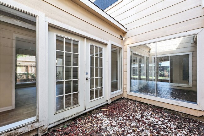 Building Photo - 10735 Kitty Brook Dr