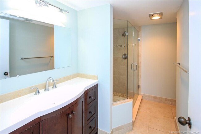 Building Photo - 4540 NE Sandpebble Trce