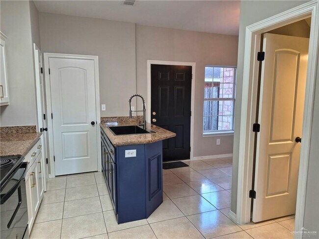 Building Photo - 19 Jade St