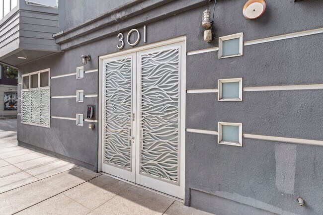 Building Photo - Lovely 2 Bed, 1.5 Bi-Level Hayes Valley Co...