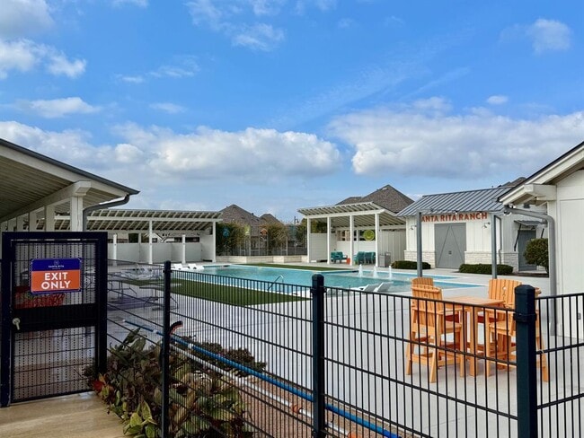 Building Photo - 249 La Dera Dr